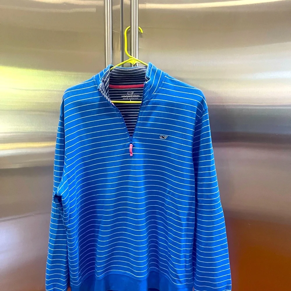 Vineyard Vines blue and white pullover sweatshirt size L.